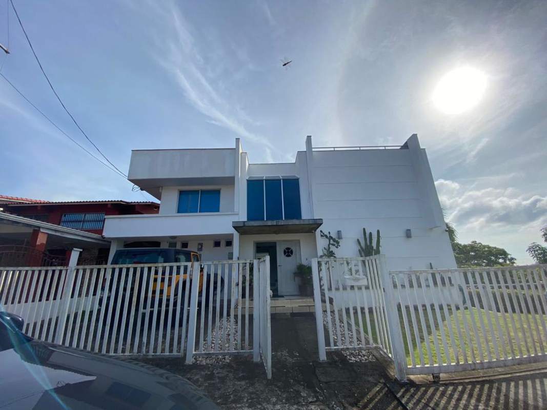 Two-story home with white fence, balcony and garden in Linda Vista Condado del Rey
