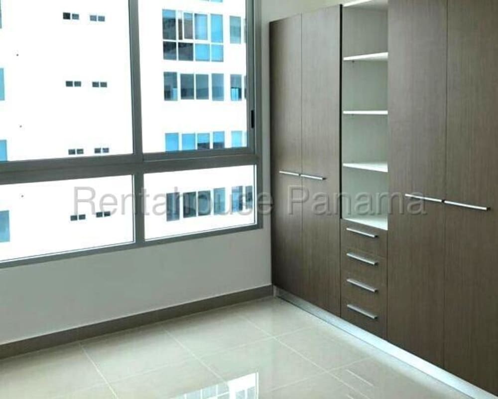 Bedroom with large wardrobe natural light rental apartment PH Roma Tower Panama