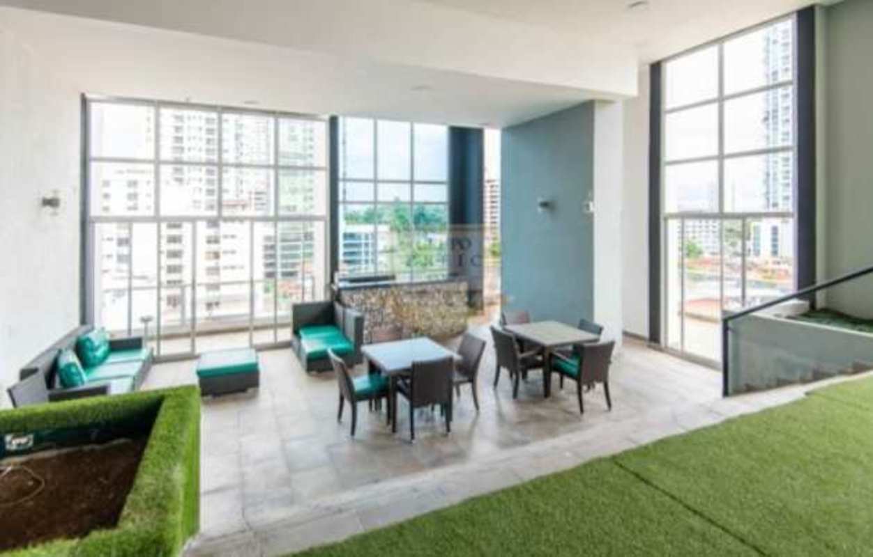 Modern rooftop terraced lounge with garden at PH Quartier 74 San Francisco Panama