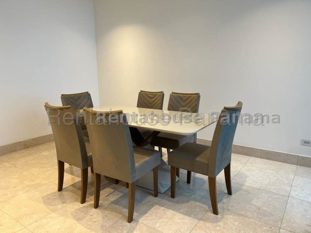 Ocean view from apartment balcony overlooking Panama Bay in PH Deluxe Residences Punta Paitilla