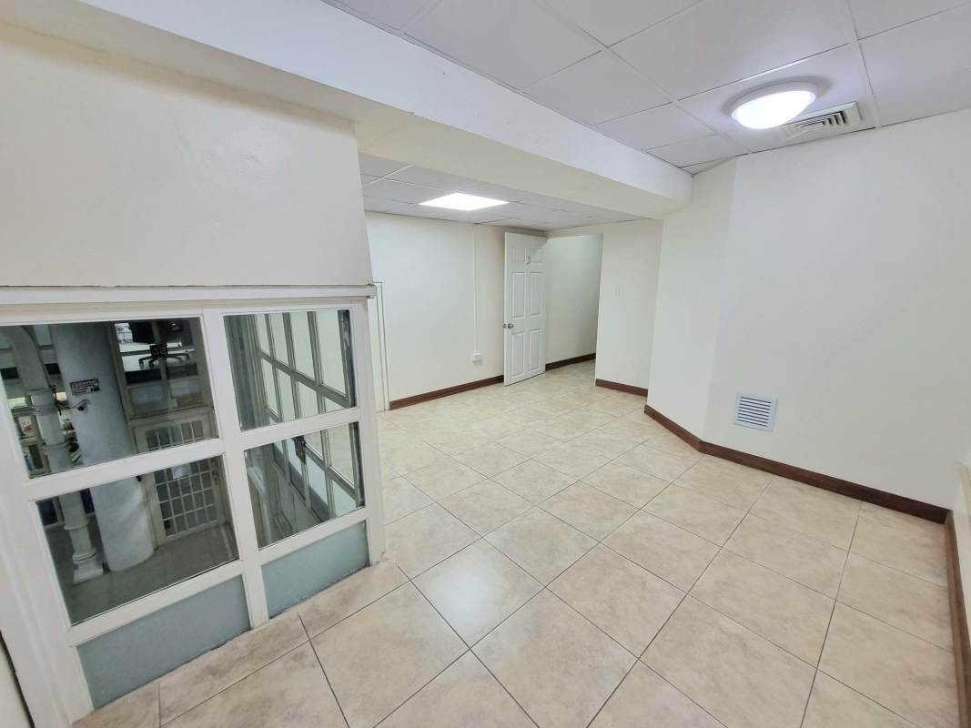 Spacious empty commercial office rental with drop ceiling Plaza Paitilla Panama