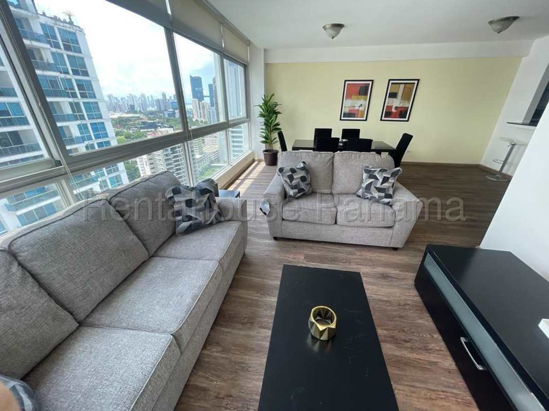 Infinity pool overlooking Pacific Ocean and skyline PH Bayfront Panama City