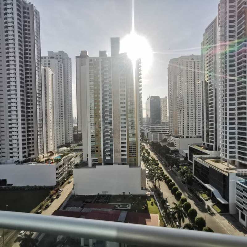 Rooftop infinity pool with panoramic Pacific Ocean and skyline views at PH Riverside Panama