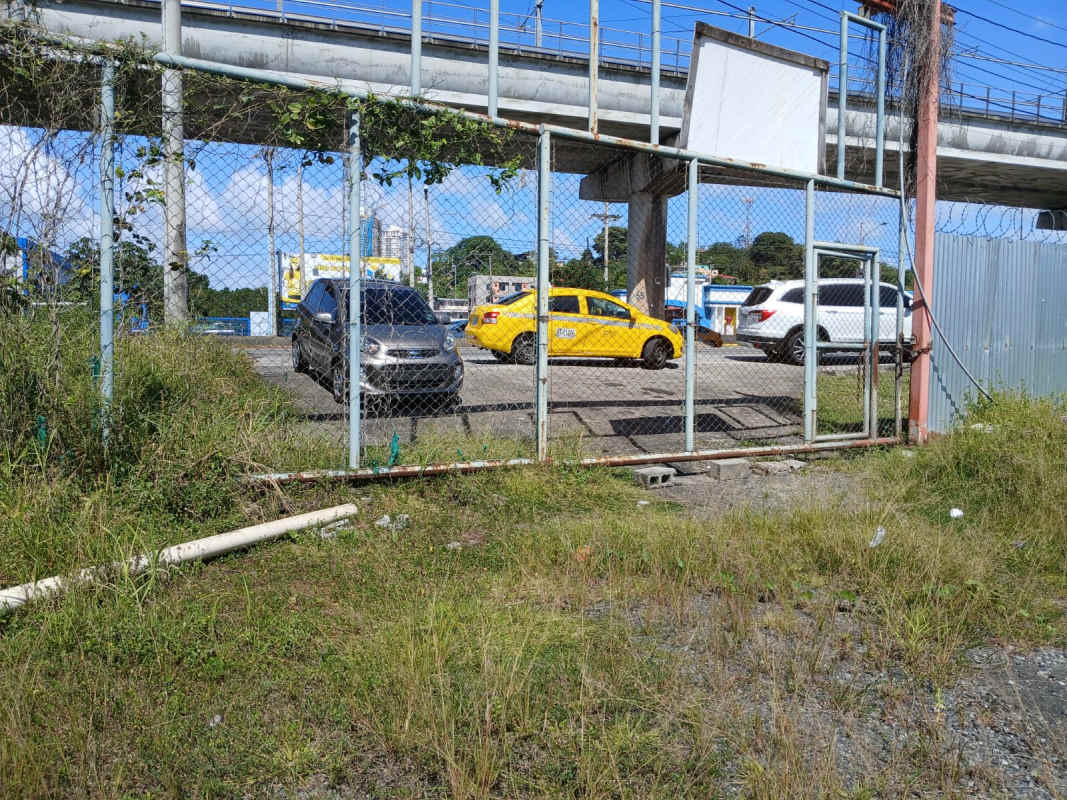 Large fenced land with gate for vehicle access Via Transístmica Panama