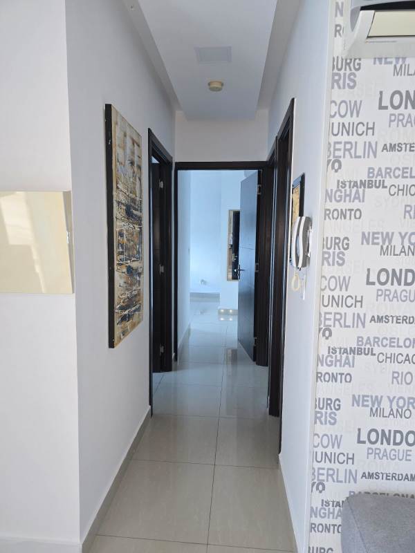 Hallway with tiled flooring and city name wallpaper in PH Diamond Tower Panama for rent