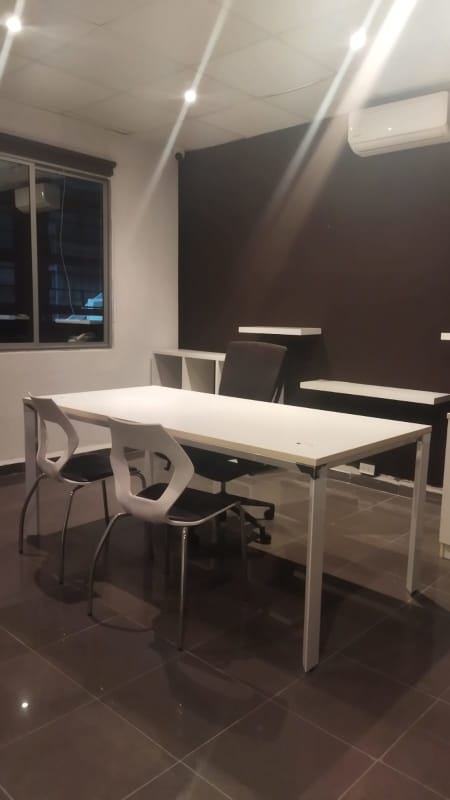 Spacious office room with windows commercial rental Los Angeles Panama