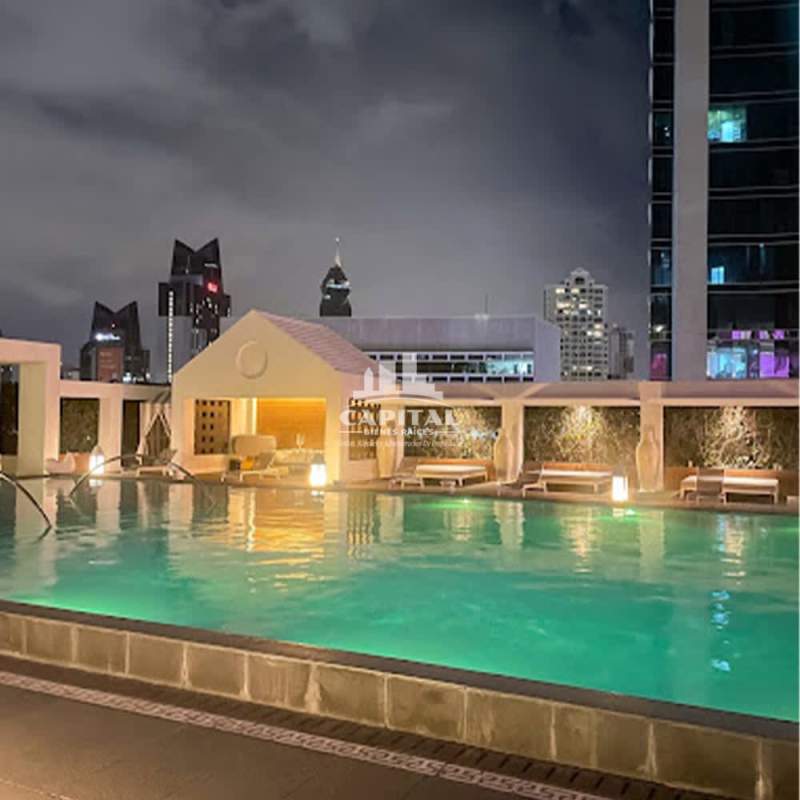 Lobby with yellow escalators and golden decor inside PH Arts & Yoo on Avenida Balboa Panama