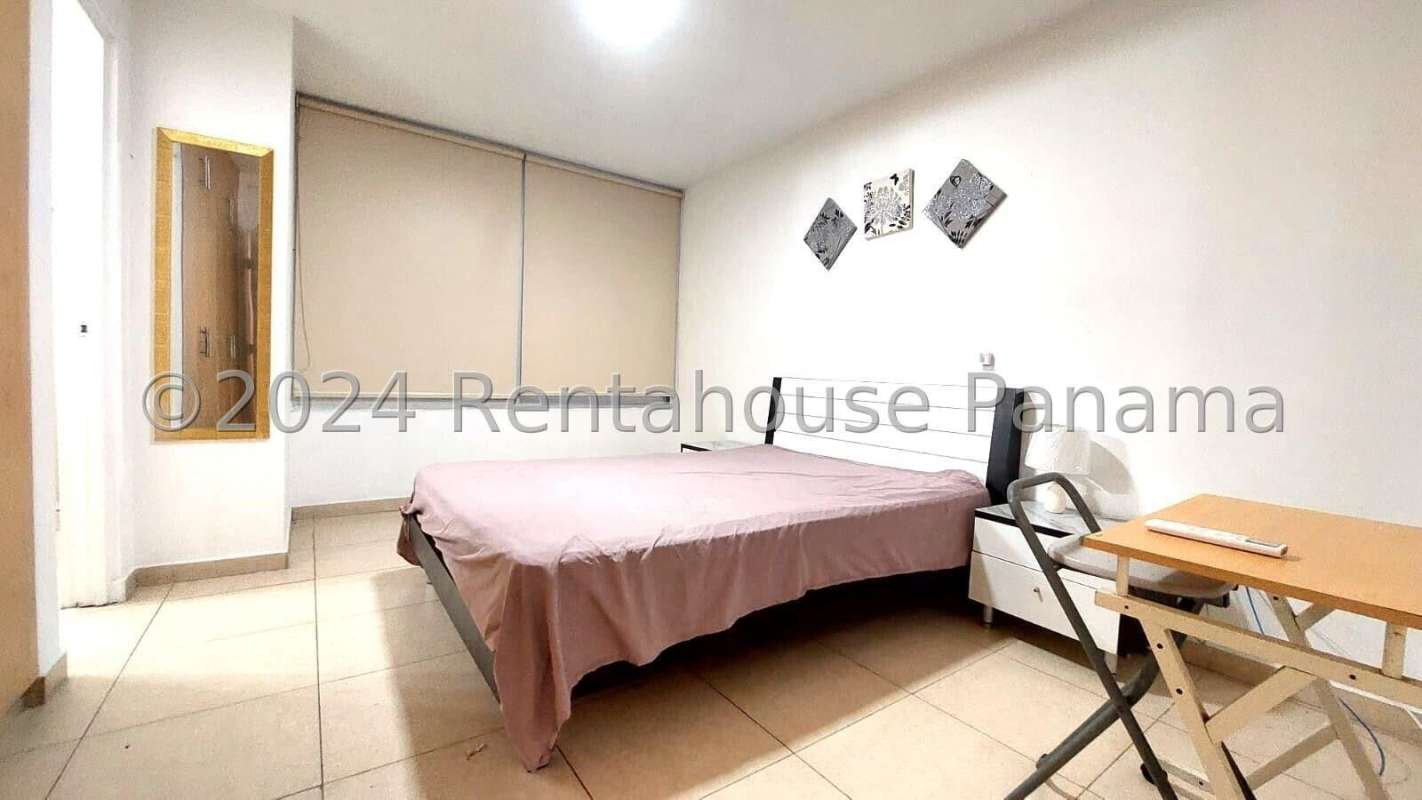 Large outdoor swimming pool with sundeck PH Sol del Este Costa del Este Panama City