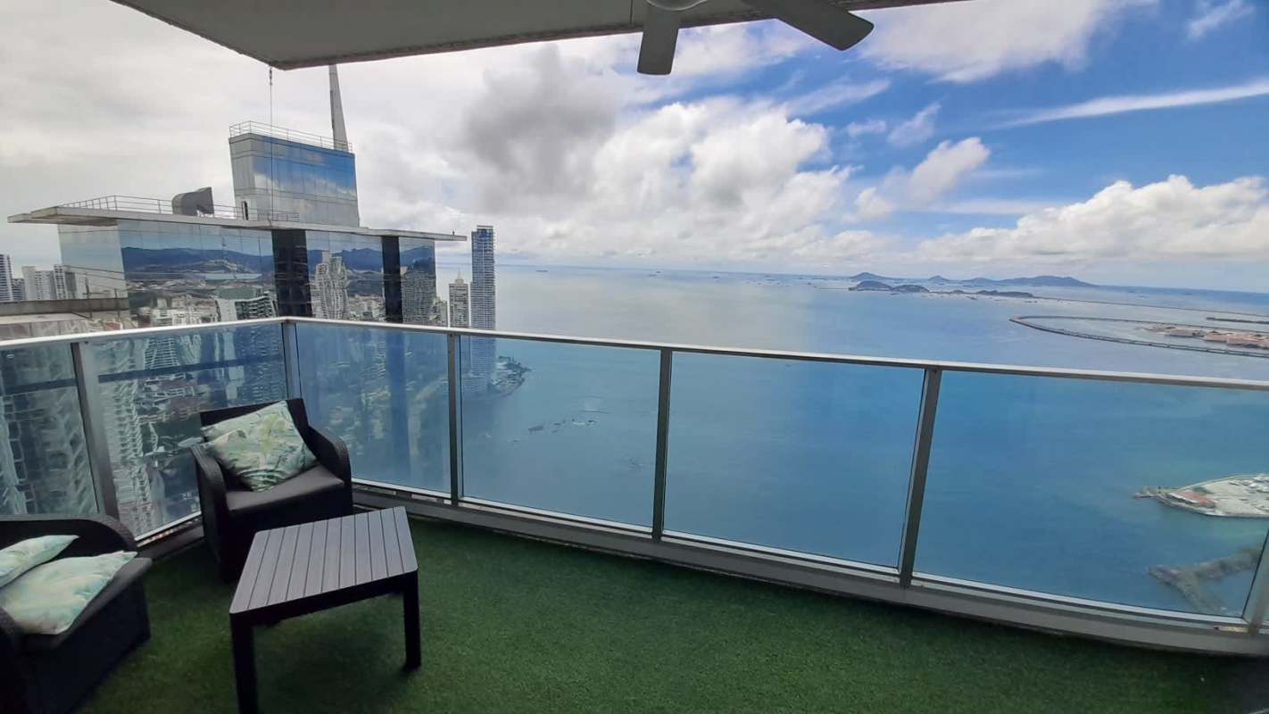 Second bedroom with window and closet at Waters on the Bay Panama City