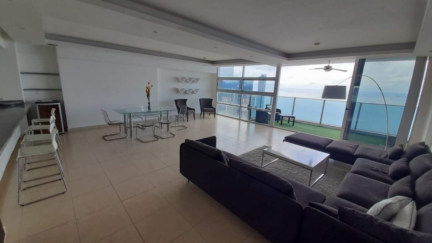 Fully equipped modern kitchen with granite countertops, stainless appliances in PH Waters Avenida Balboa Panama
