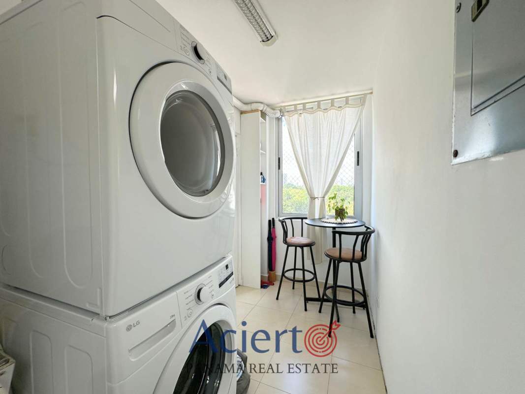 Bright second bedroom with closet PH Golf Park Altos de Golf