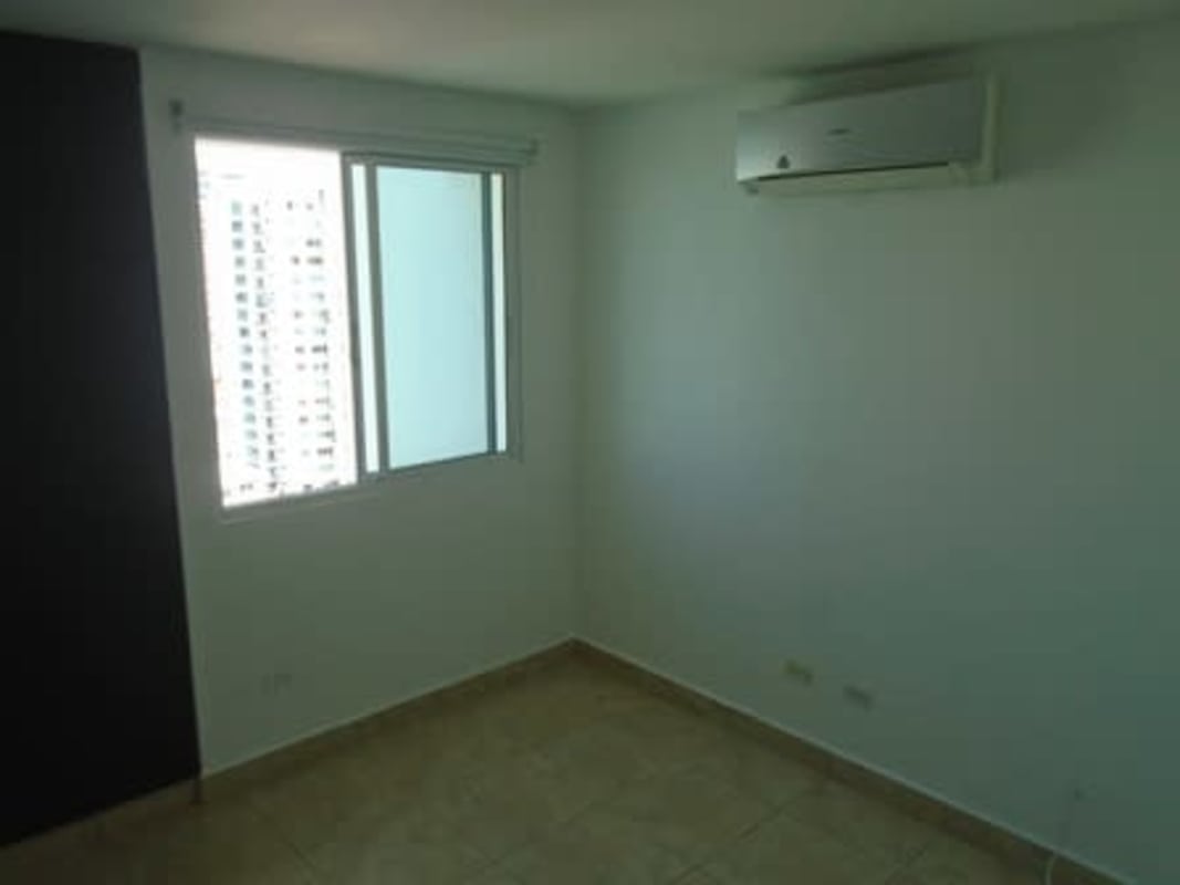 Indoor common room with ping pong and foosball tables at PH Vista Hermosa El Cangrejo