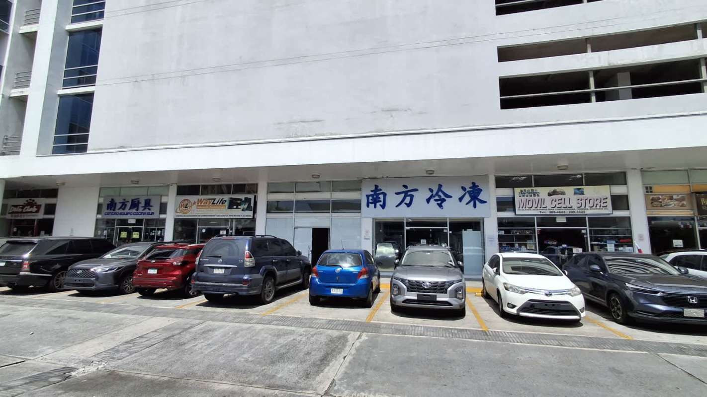 Storefronts and parking lot in Condado Business Center located in Condado del Rey Panama