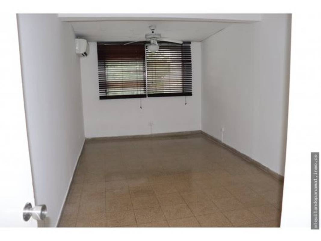 Commercial Building with Parking & Terrace Betania Club X