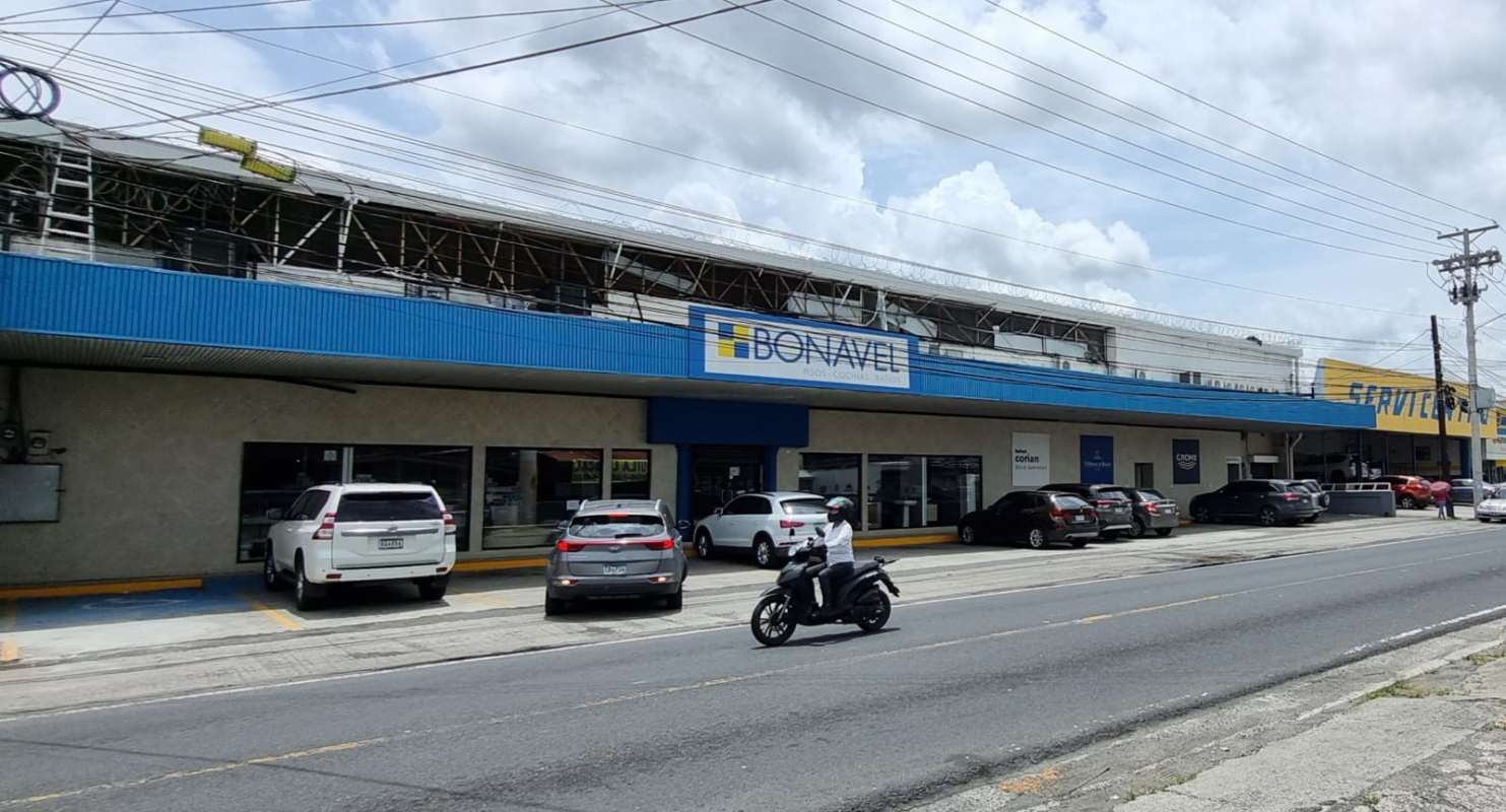 Aerial map view outlined commercial plots on Avenida Santa Elena in Parque Lefevre
