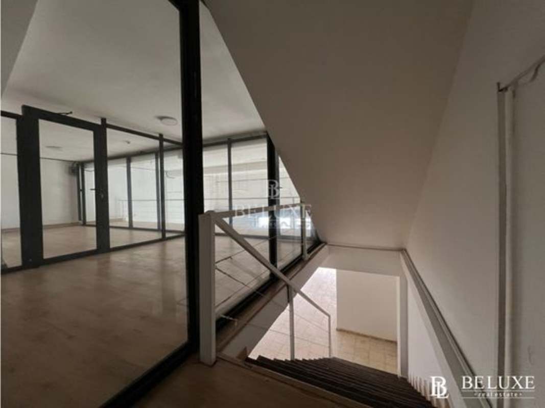 Main floor commercial space with large windows and tiled floors in Panama City