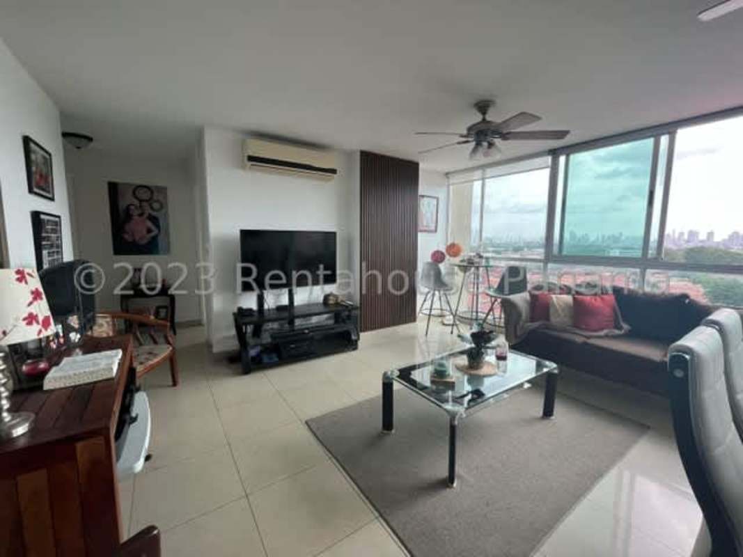 Kitchen with granite countertops in PH Creta Chanis Panama City