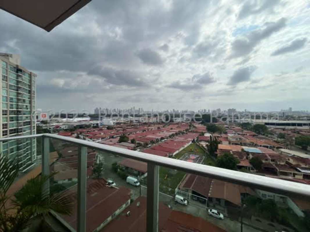 Living room with natural light and balcony access at PH Creta in Chanis Panama