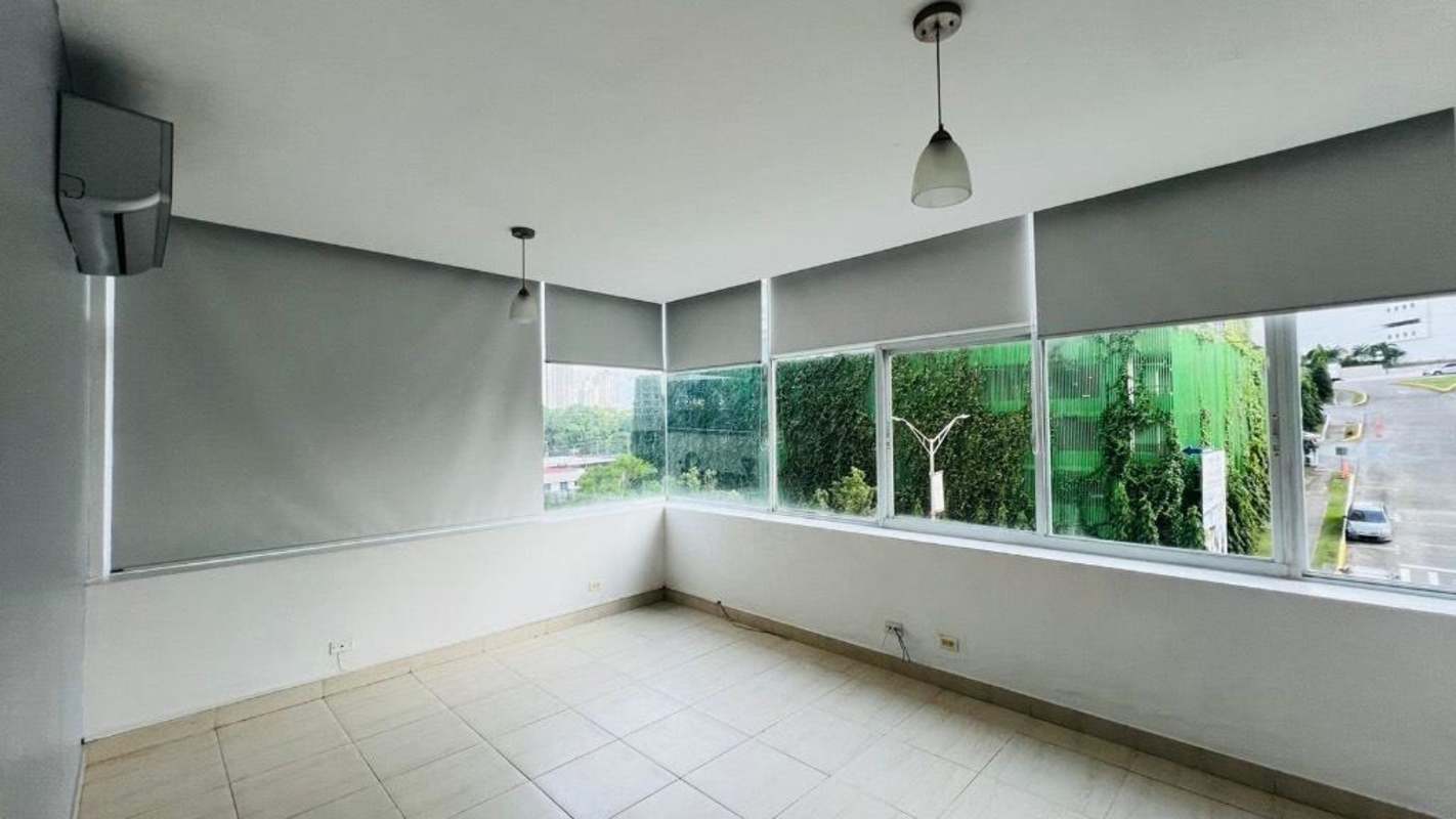 Bedroom with large window, closet, split AC, ensuite bathroom in Vivendi Tower Edison Park Panama City