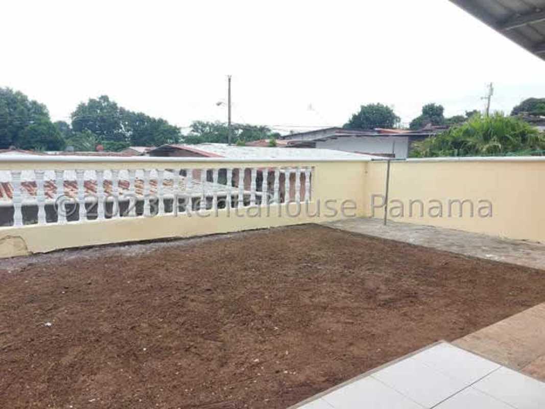 Small bedroom with tiled floor, neutral tone and air conditioning ready El Crisol Villa Lucre