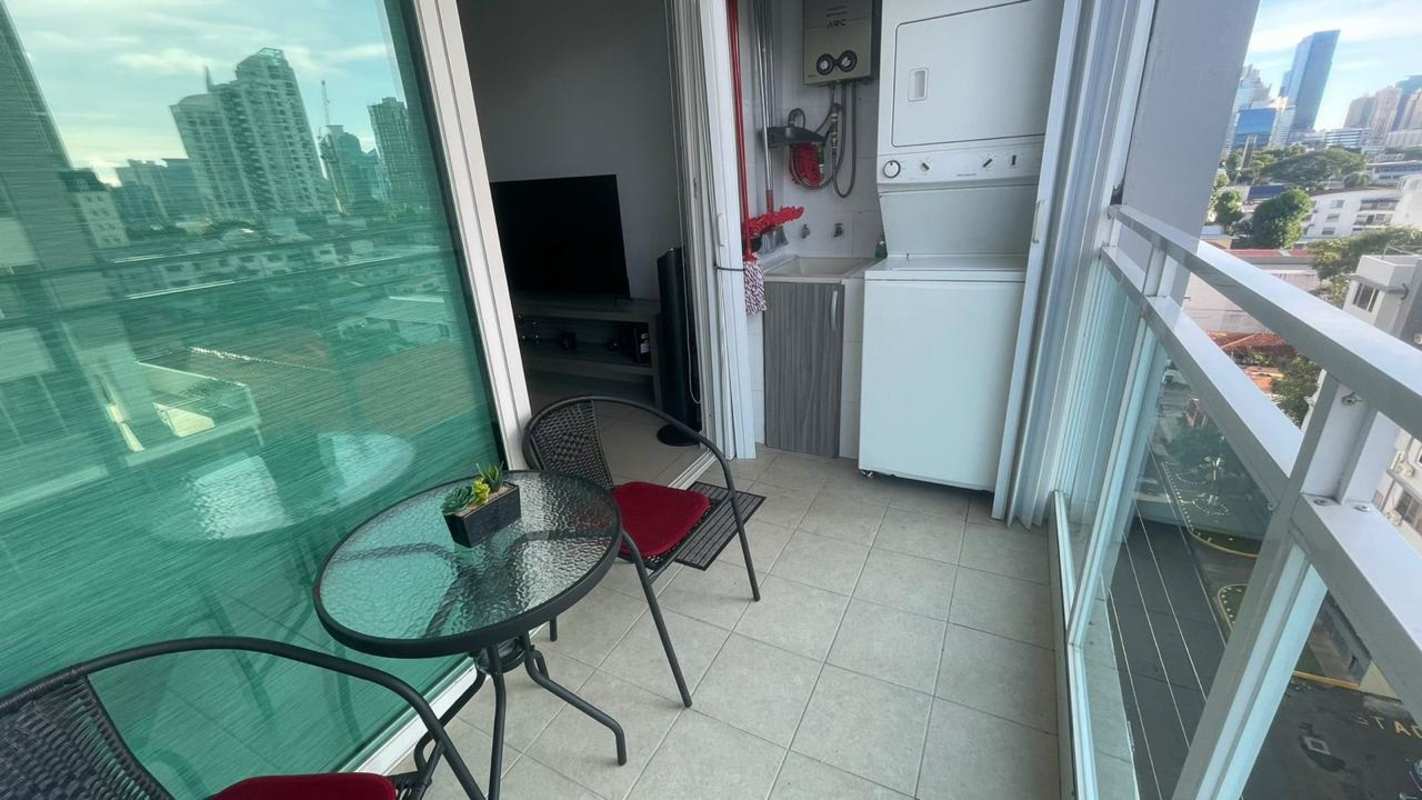Balcony with washer-dryer, table set, city view PH Red Point San Francisco Panama