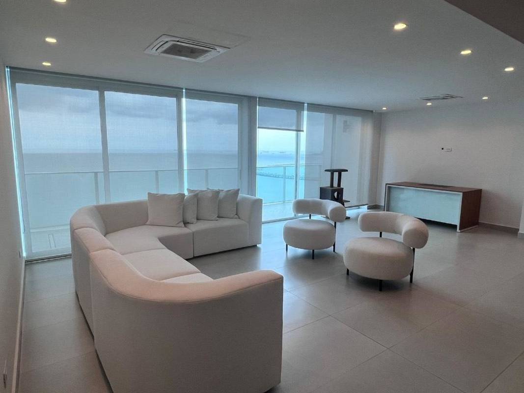 Luxury living room with panoramic floor-to-ceiling windows and Pacific Ocean views at PH BICSA Tower Panama