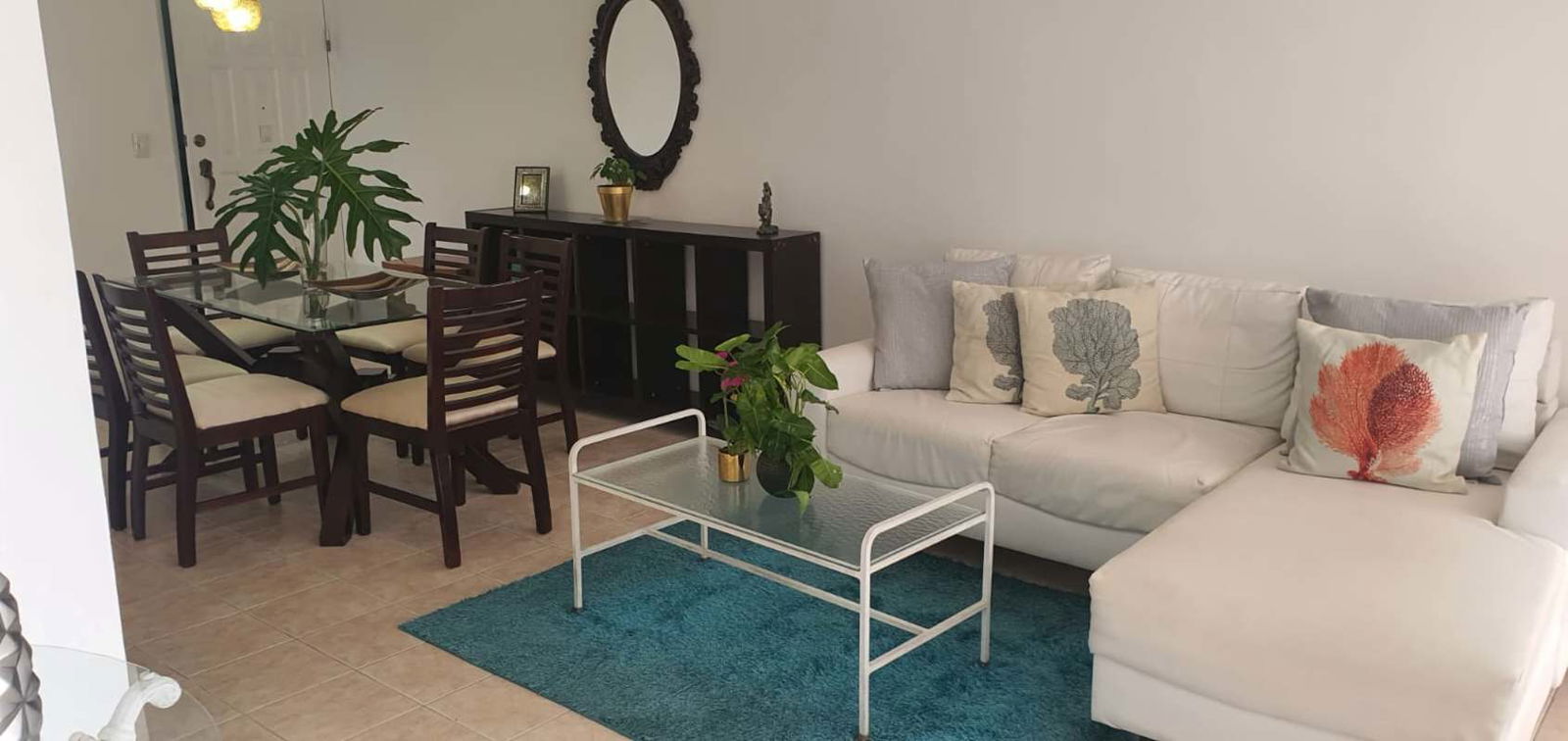 Dining room with glass table, modern décor and tile floor PH Edison Park Panama City