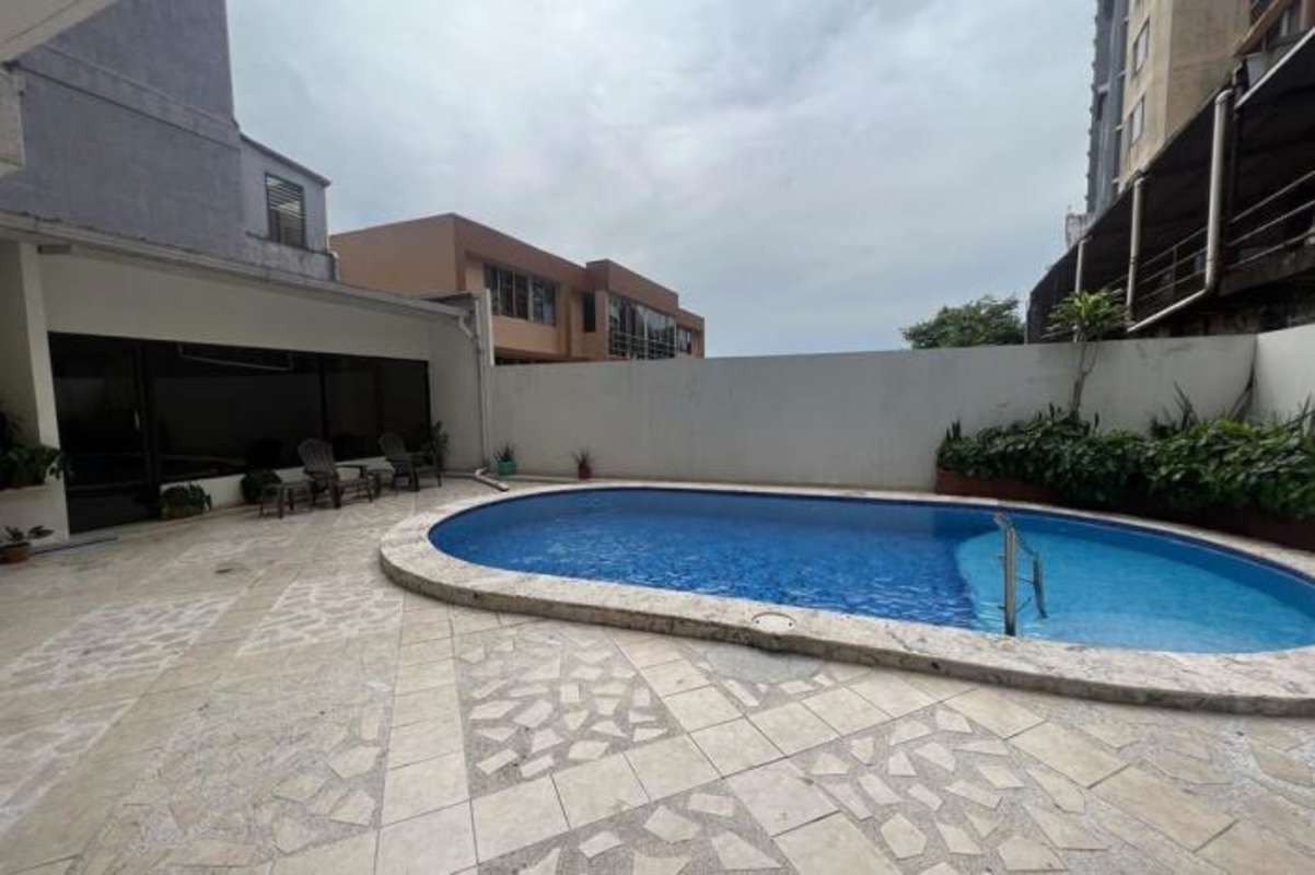 High-rise building with balconies and outdoor swimming pool Edison Park in Betania Panama