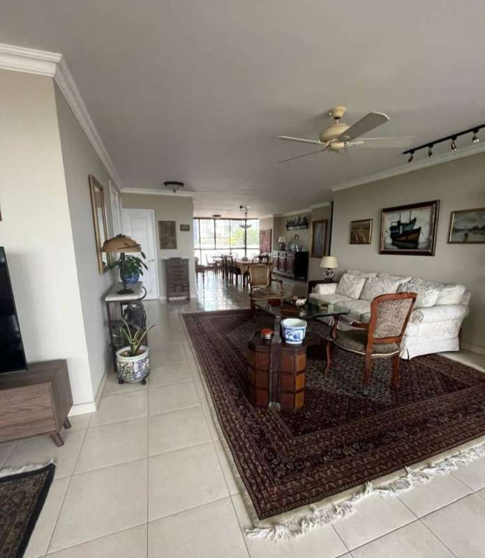 Traditional spacious living room with large windows and natural light in PH Riviera del Mar Panama City