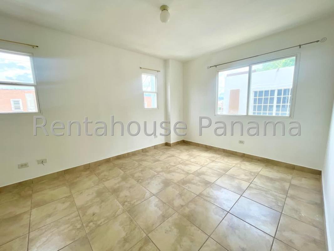 Large empty bedroom with tile flooring PH Everest Panama