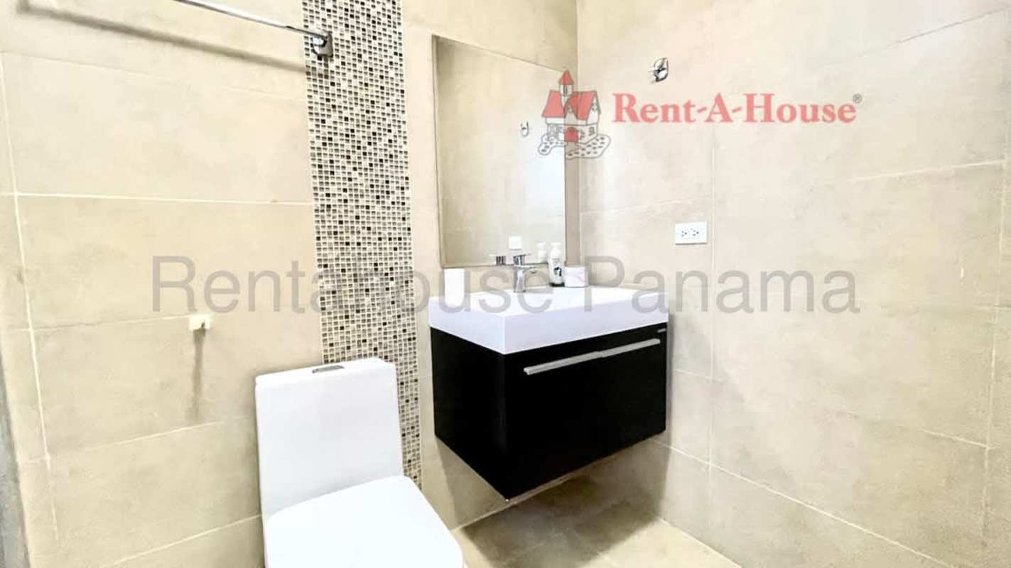 Terrace balcony with panoramic city and Tornillo tower views PH San Francisco JG apartment for rent Panama