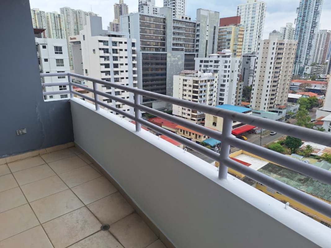 Private balcony city skyline PH San Francisco Bay Panama for rent