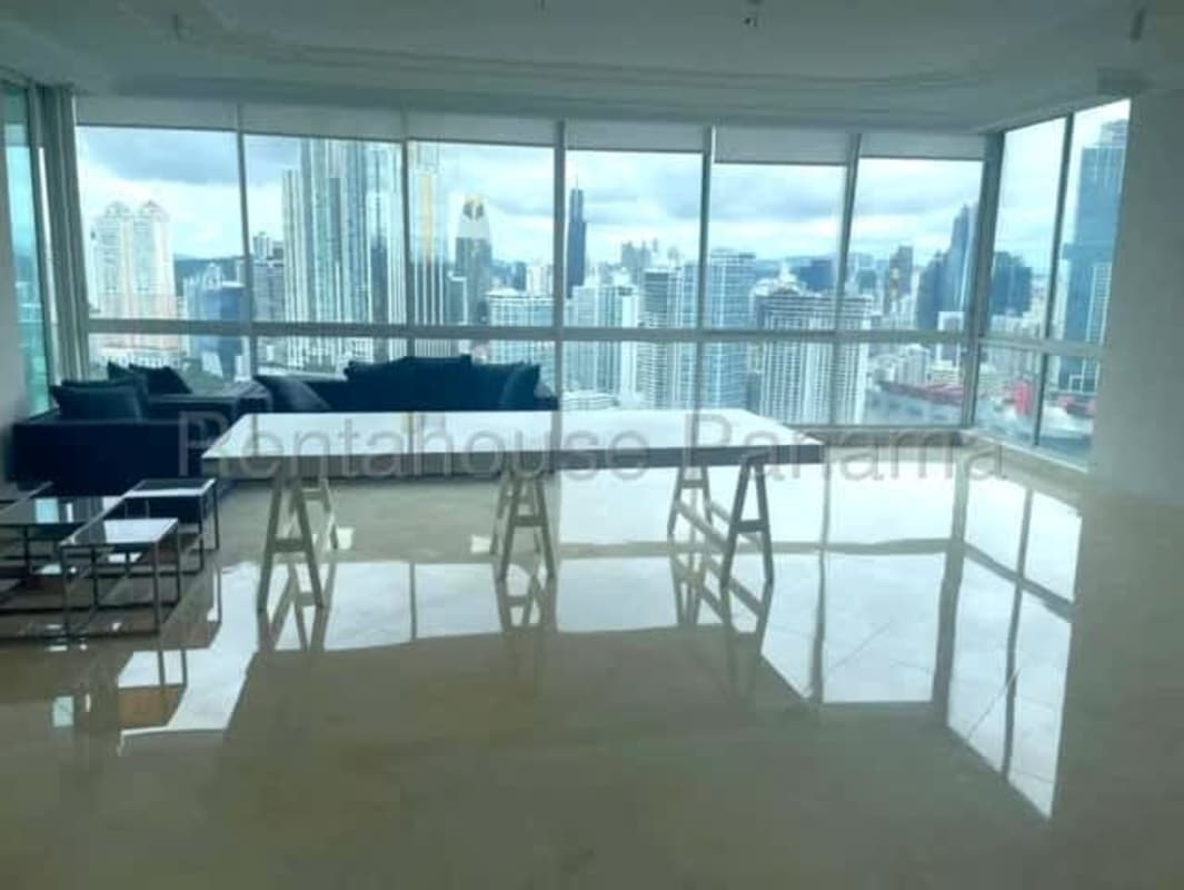 Infinity pool with Pacific ocean views in PH Punta Roca luxury condo Panama City