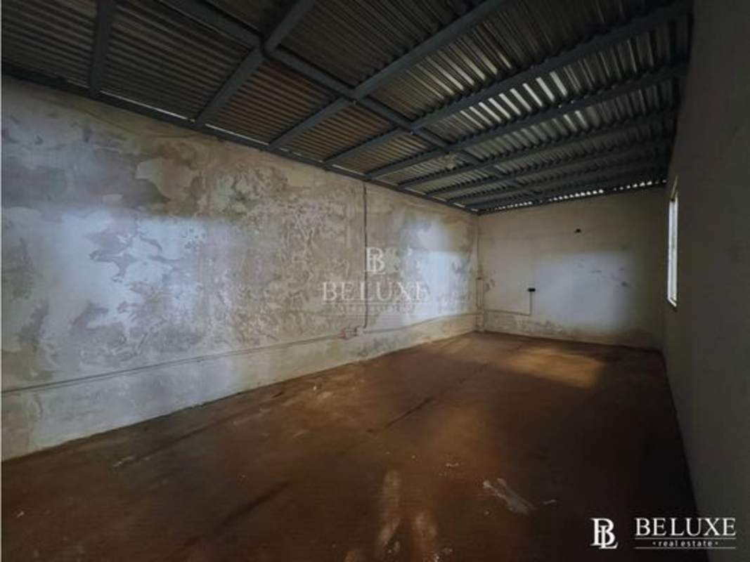 Warehouse with truck ramp loading area near Pueblo Nuevo Panama City