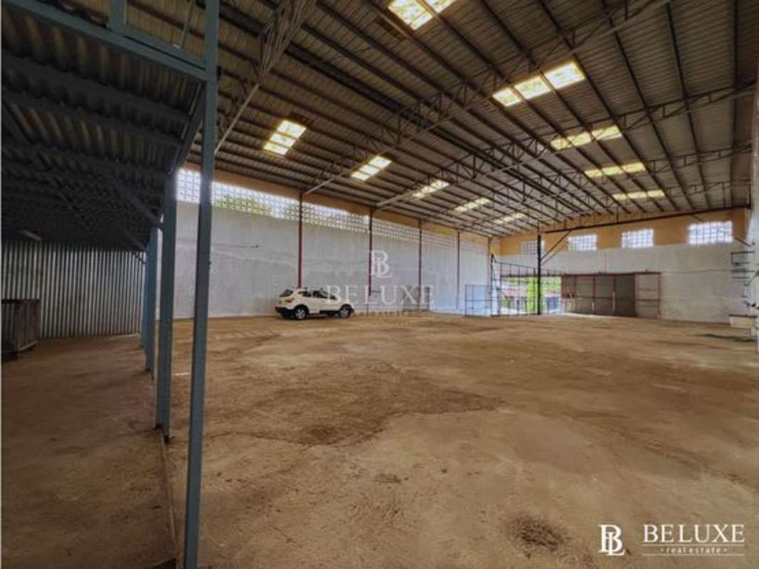 Spacious empty warehouse in Panama City with steel beams and concrete floor