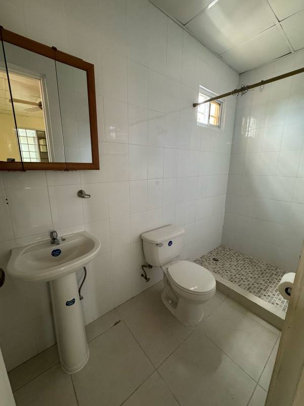 Modern lobby area with security and waiting area Edificio Country Park Panama