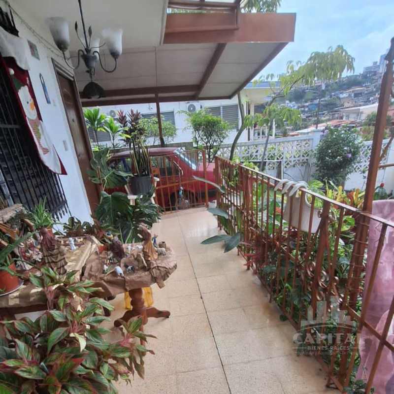 Covered porch, green garden, gated fence corner house sale Betania La Gloria Panama