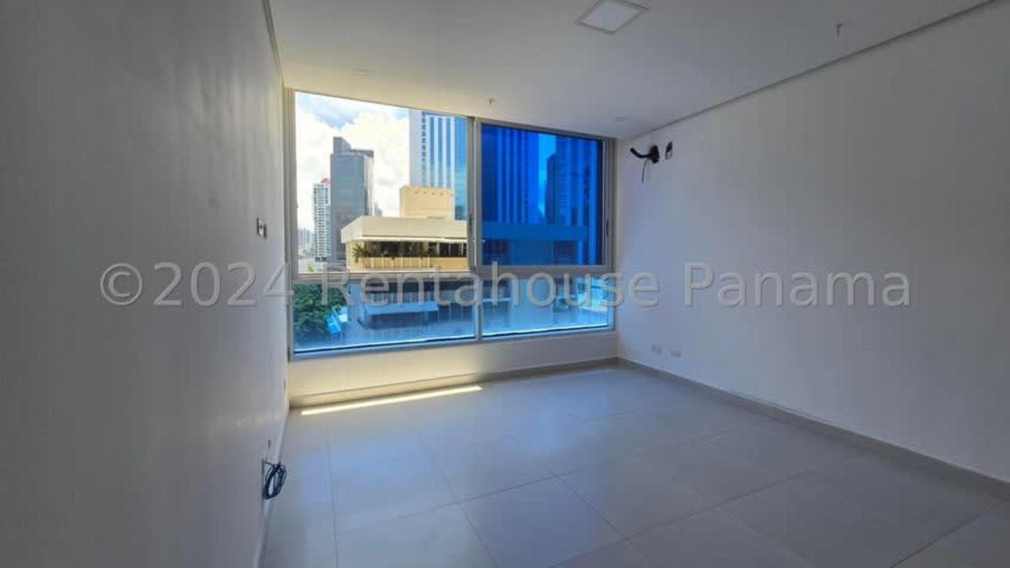 Rooftop swimming pool and jacuzzi with panoramic city views PH Marina Plaza Marbella Panama