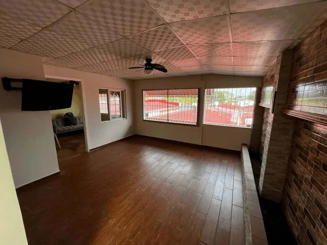 Single story house with covered parking and security gates in Tierras Altas Villa Lucre Panama