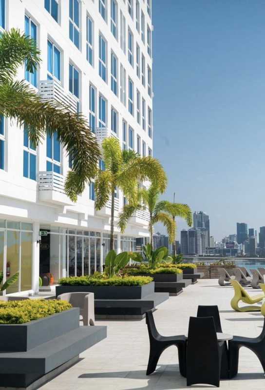 Stylish outdoor terrace at PH BICSA Avenida Balboa with palm trees and skyline views