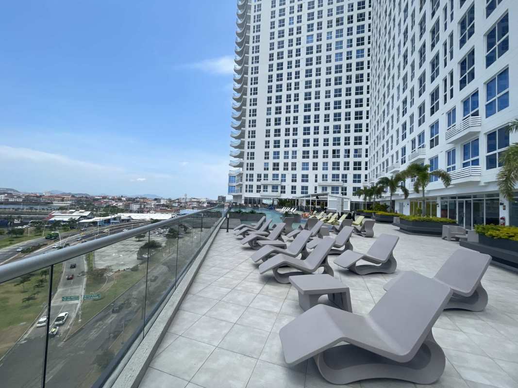 Rooftop terrace with pool, palm trees, city view PH BICSA Panama City