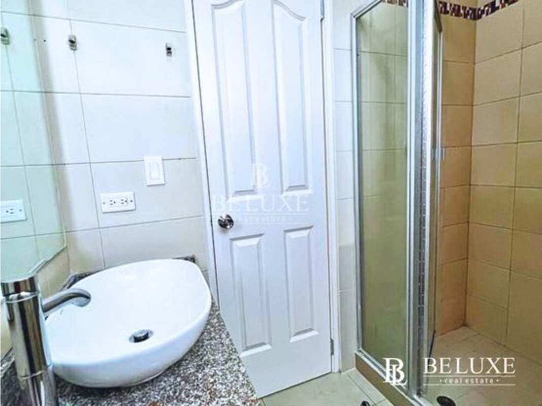 Swimming pool with city views at PH La Torraca San Francisco Panama