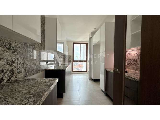 Modern bathroom with marble double vanity and glass shower PH Greenview Santa María Panama