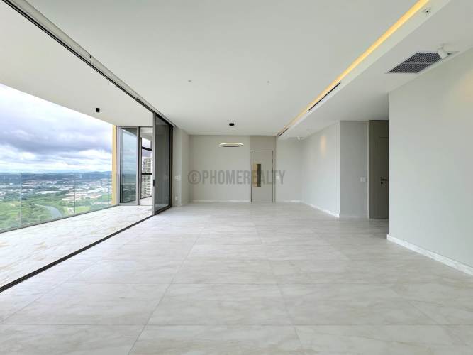 Infinity swimming pool luxury apartment PH Greenview Santa María golf views