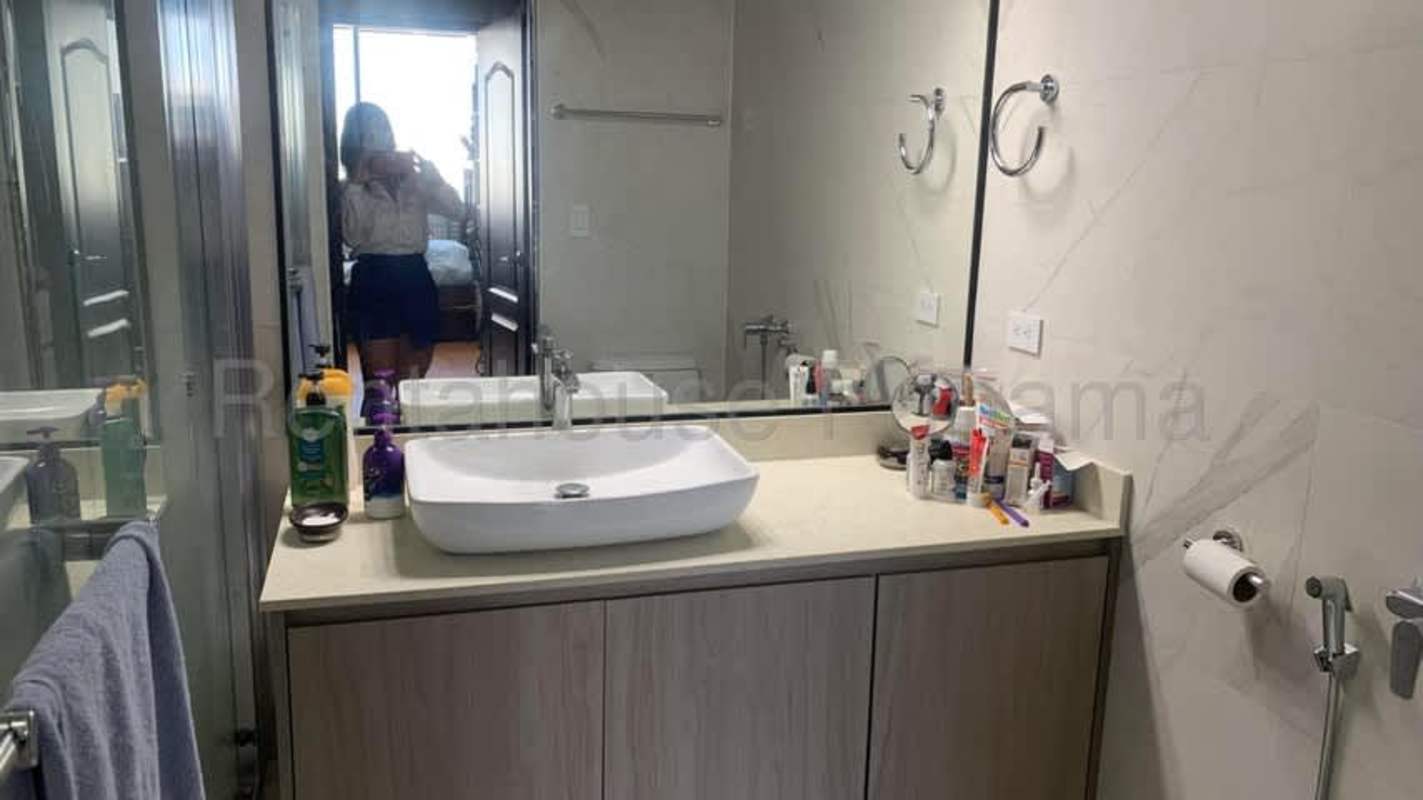 Oceanfront open space living with panoramic windows PH Los Delfines Avenida Balboa Panama