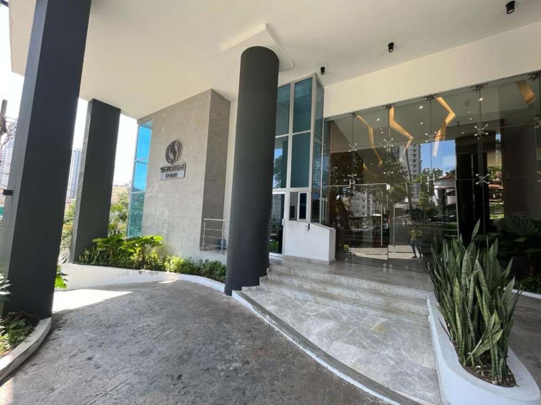 Modern open kitchen with granite countertops in PH Signature Point Panama City