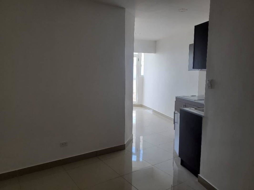 Balcony with panoramic ocean and city skyline views in PH Bay View Avenida Balboa