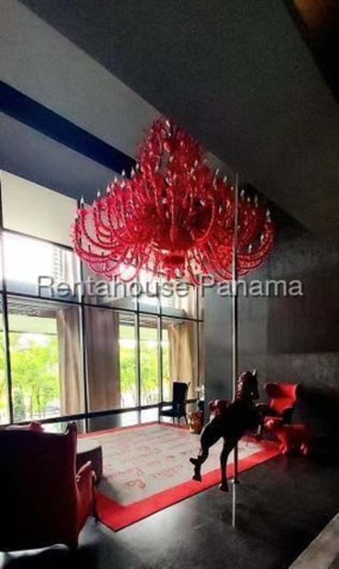 Infinity rooftop swimming pool and sun deck overlooking Panama City skyline and bay at PH BICSA