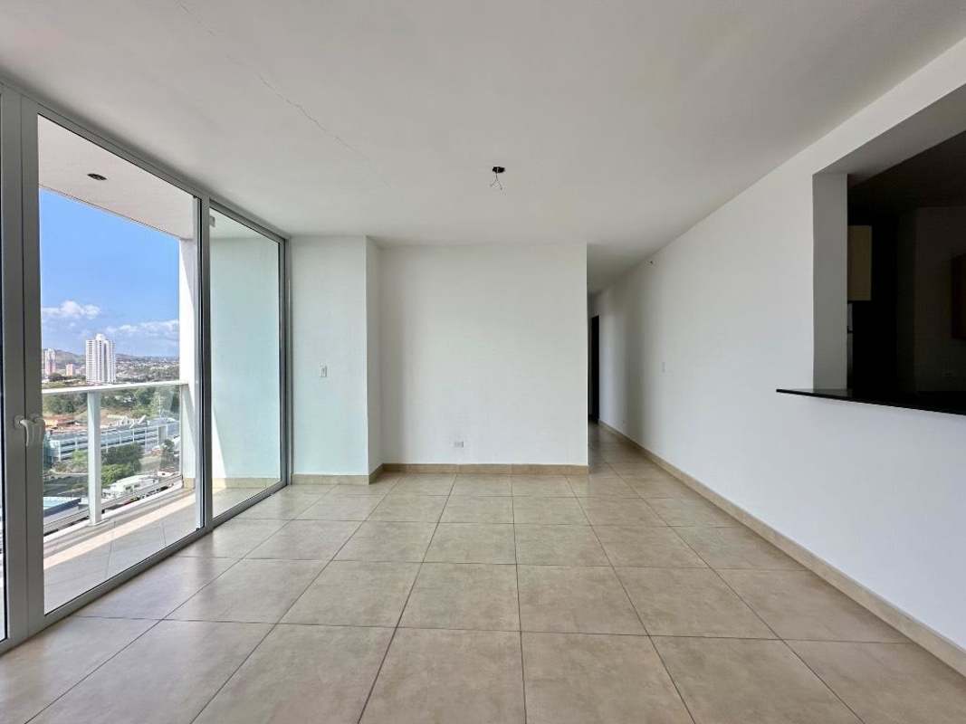 Spacious living room with sliding doors to balcony, panoramic view PH Vista Tower Panama