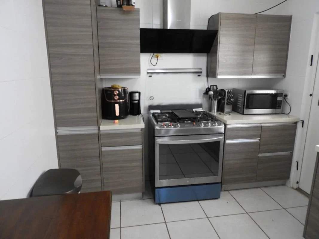 Kitchen with built-in stove, microwave, air fryer, and wood cabinets in PH Victoria Brisas del Golf Panama